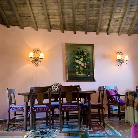 Semesterbostad Charming House In With Secure Garden
