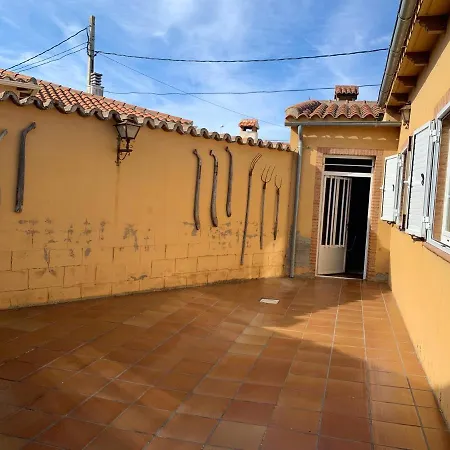 Semesterbostad Charming House In With Secure Garden *